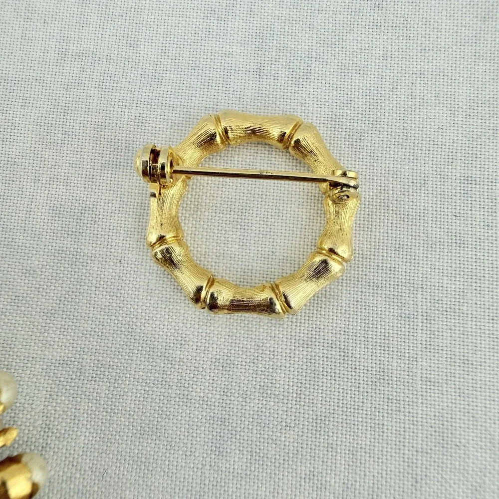 Vintage Brooch Lot Trifari BSK Gold Tone‎ Pearl Enamel Flower Leaf Cluster Green